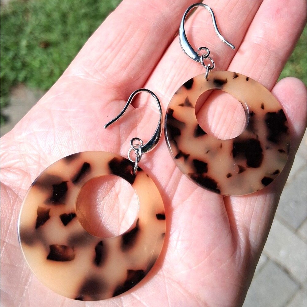 480 Dangle Earrings Round Leopard Acrylic Silver Fish Hook